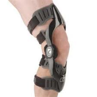 Knee with knee brace